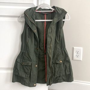 Market & Spruce // Jahana Cargo Vest